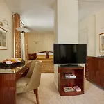 Hotell Raspail Montparnasse 4*