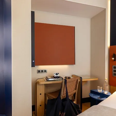מלון Raspail Montparnasse 4*