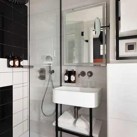 Raspail Montparnasse فندق 4*