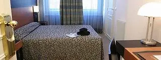 فندق Raspail Montparnasse 4*